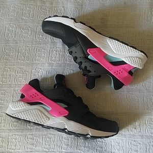 ⭐HP⭐ Nike Air Huarache Run ⭐07|20|19⭐